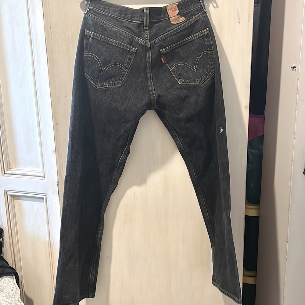 Black / grey Levi’s straight leg jeans